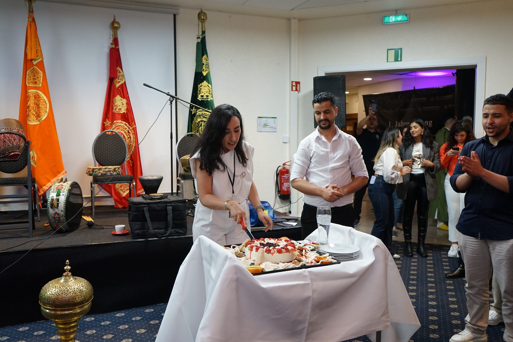Moment traditionnel autour du gâteau lors de la première rencontre annuelle de la MÄD